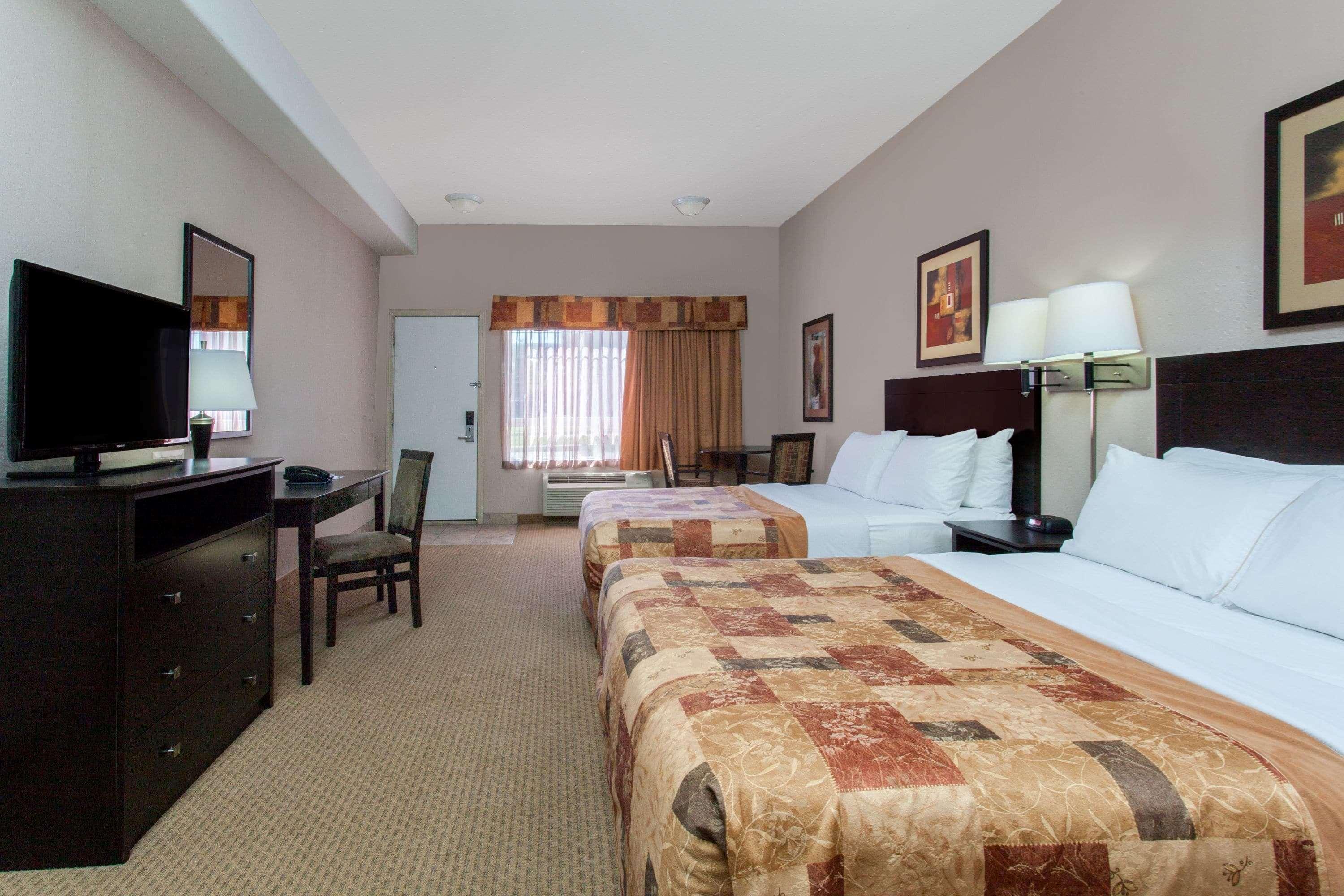 Ramada By Wyndham Brooks Hotel Kültér fotó