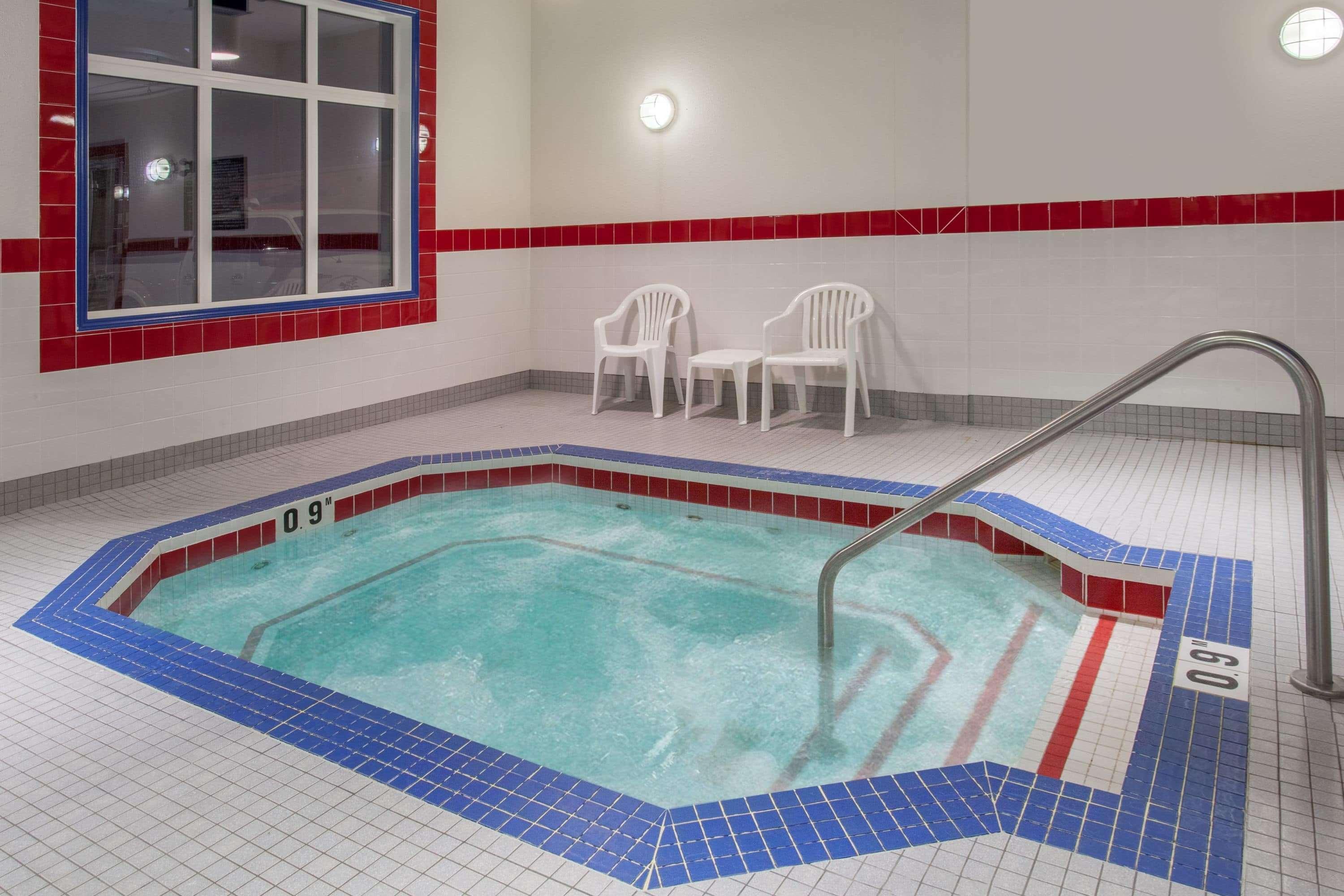 Ramada By Wyndham Brooks Hotel Kültér fotó