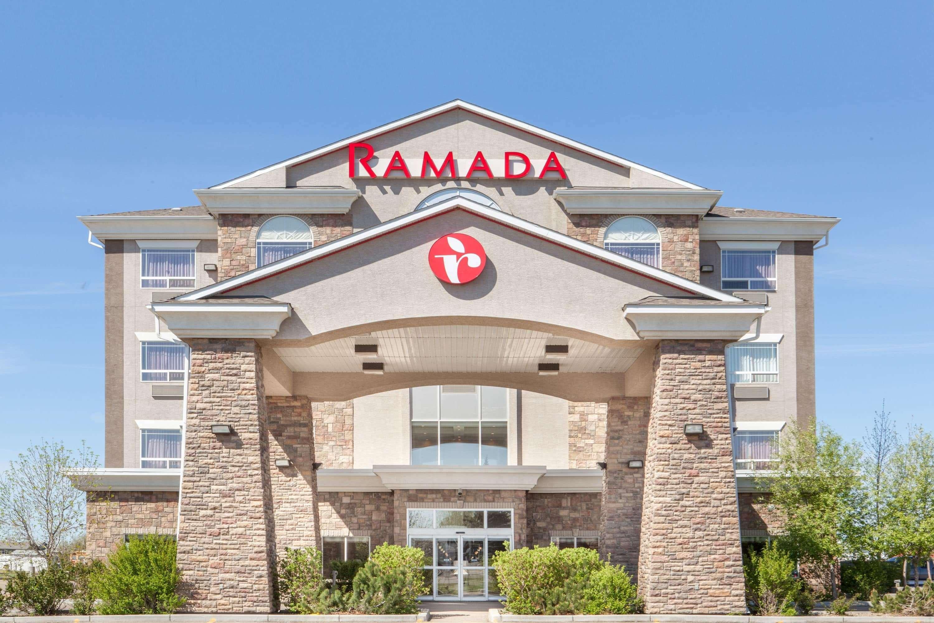 Ramada By Wyndham Brooks Hotel Kültér fotó