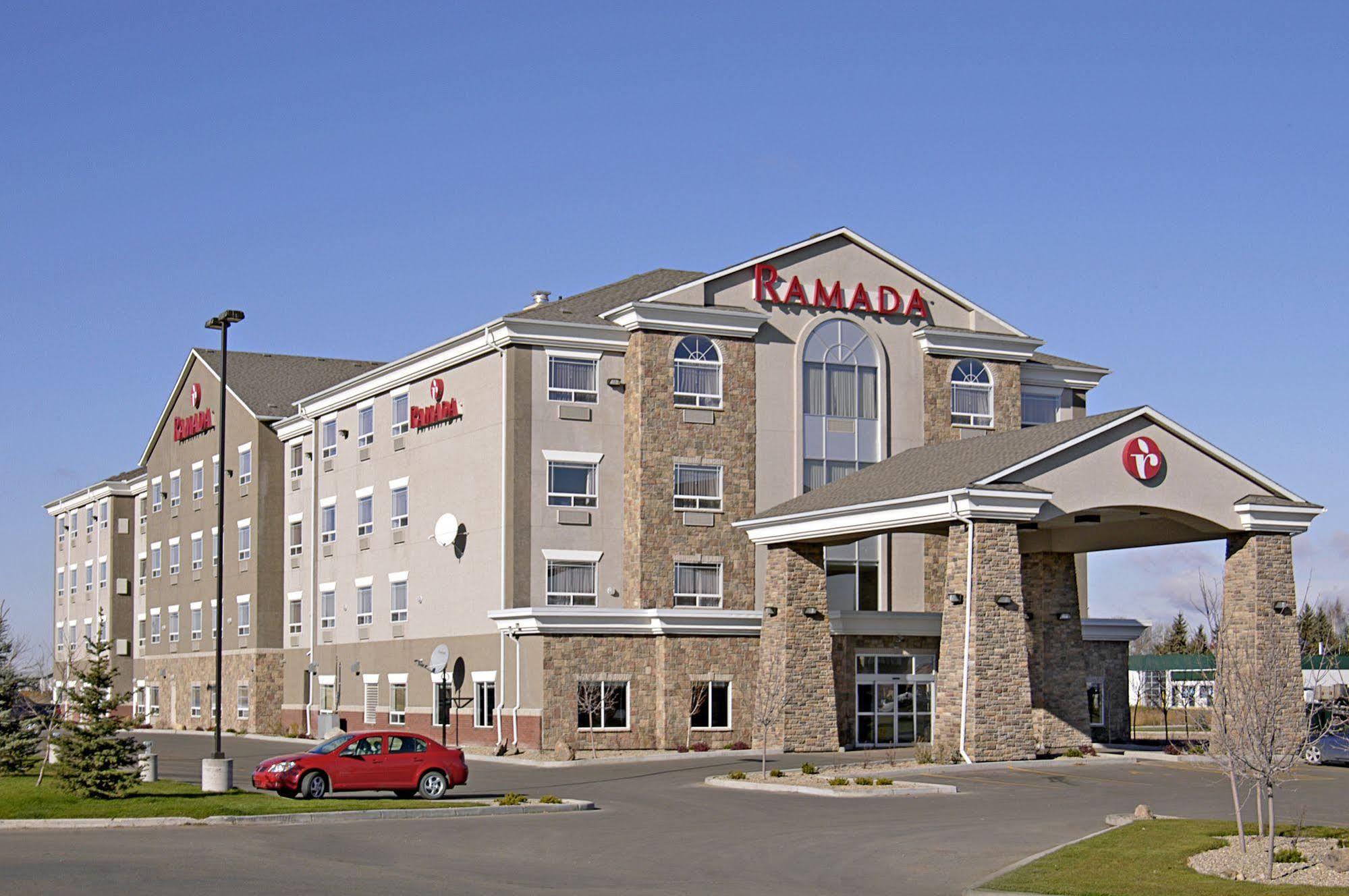 Ramada By Wyndham Brooks Hotel Kültér fotó